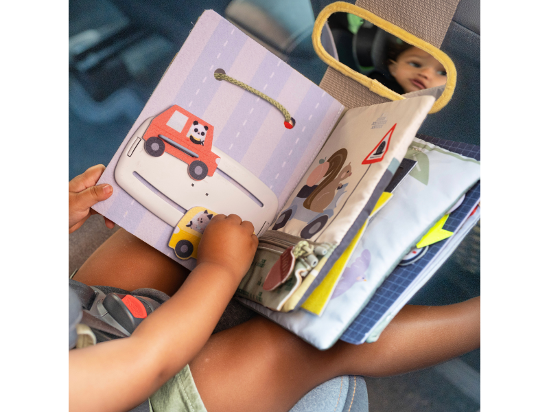 TAF TOYS Knížka s aktivitami do auta Busy Book