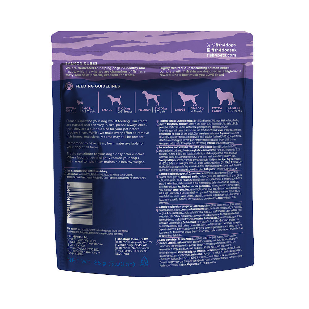 FISH4DOGS Pamlsky pro psy LOVE s lososem - kostky 85 g