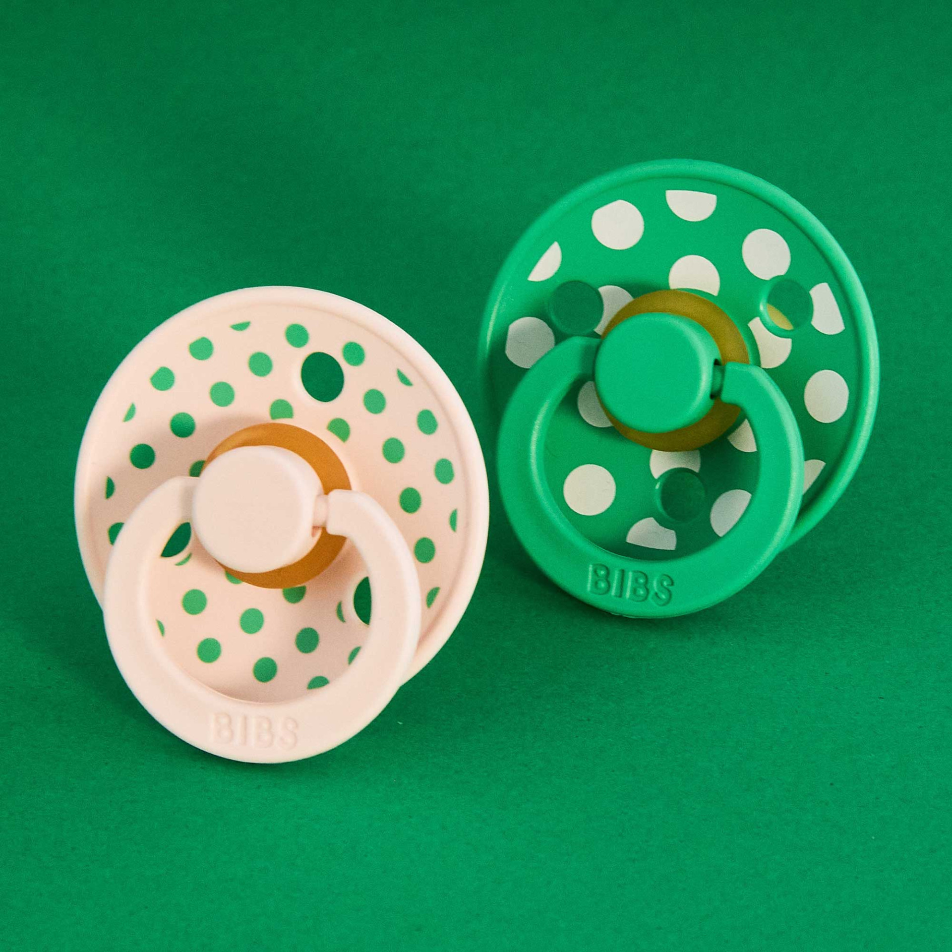 BIBS STUDIO Colour Polka dudlíky z přírodního kaučuku 2ks - vel. 1