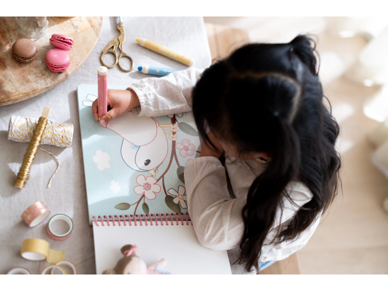 LITTLE DUTCH Omalovánky s pastelkami Zahrada Rosa