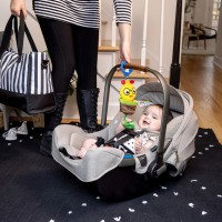 BABY EINSTEIN Hračka s chrastítkem natahovací na C kroužku Cal-a-Puller™ 0m+