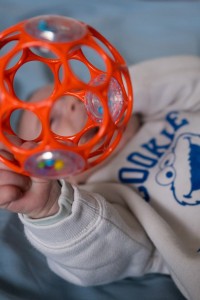 OBALL Hračka Oball RATTLE 10 cm 0m+