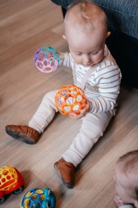 OBALL Hračka Oball RATTLE 10 cm 0m+AQUAINT 100% ekologická čisticí voda 50 ml