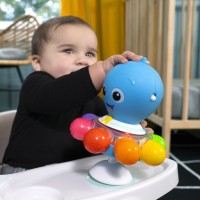 BABY EINSTEIN Hračka senzorická chobotnice s přísavkou Opus's Spin & Sea™ 3m+