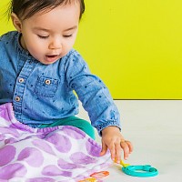 Dečka mazlící  na C kroužku Little Taggies palmy 0m+