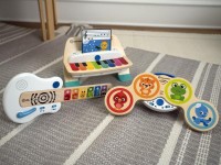 BABY EINSTEIN Kytara dotyková Strum Along Songs™ Magic Touch™ HAPE 12m+