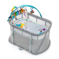 BABY EINSTEIN Postýlka s ohrádkou na hraní a klavírem 3v1 Kick & Snooze™ 0m+