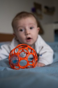 OBALL Hračka Oball RATTLE 10 cm 0m+