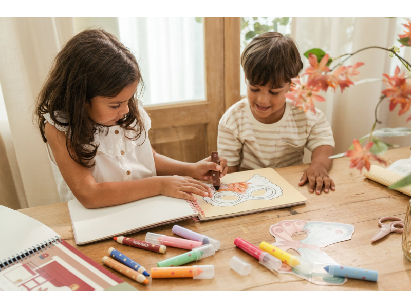 LITTLE DUTCH Kniha s vystřihovacími maskami Rosa