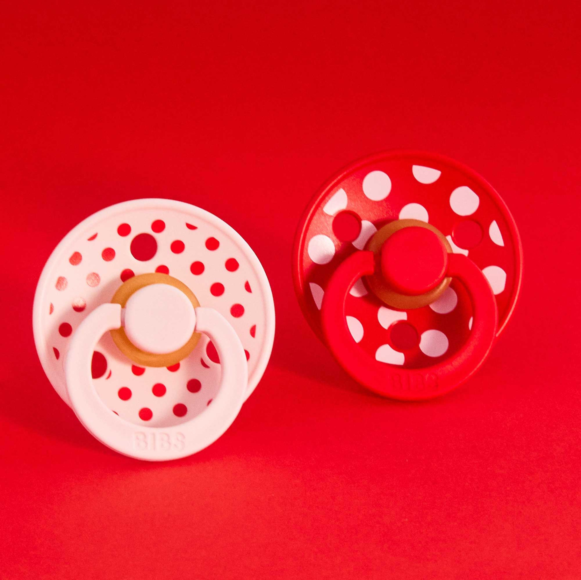 BIBS STUDIO Colour Polka anatomické dudlíky z přírodního kaučuku 2ks - vel. 2