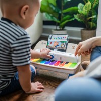 BABY EINSTEIN Hračka dřevěná hudební piano Together in Tune Piano 12m+