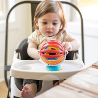 BABY EINSTEIN Hračka aktivní s přísavkou Sticky Spinner ™ 3m +