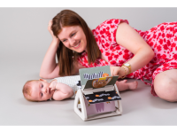 TAF TOYS Otočná knížka Zahrada