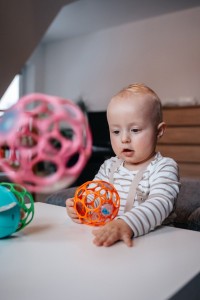 OBALL Hračka Oball RATTLE 10 cm 0m+