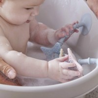 SHNUGGLE Stick N Play Star Senzorická hračka a kousátko