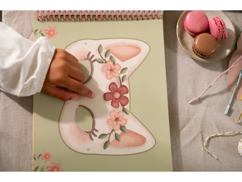 LITTLE DUTCH Kniha s vystřihovacími maskami Rosa