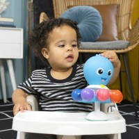 BABY EINSTEIN Hračka senzorická chobotnice s přísavkou Opus's Spin & Sea™ 3m+