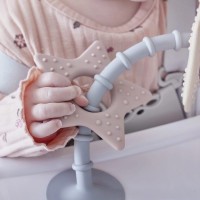 SHNUGGLE Stick N Play Star Senzorická hračka a kousátko