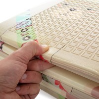 PETITE&MARS Podložka na hraní skládací Campy 197 × 147 cm