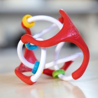 BABY EINSTEIN Hračka míček senzorický Slide & Swirl™ 0m+