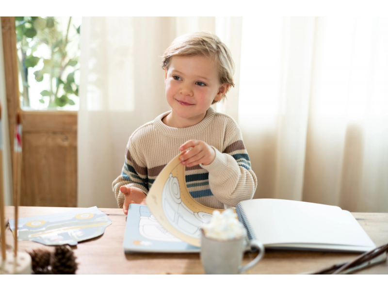 LITTLE DUTCH Kniha s vystřihovacími auty Jim