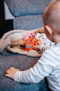 OBALL Hračka Oball RATTLE 10 cm 0m+AQUAINT 100% ekologická čisticí voda 50 ml