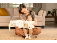 TINY LOVE Knížka pro nejmenší Garden of Adventures