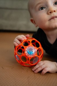 OBALL Hračka Oball RATTLE 10 cm 0m+AQUAINT 100% ekologická čisticí voda 50 ml