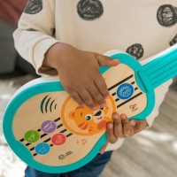 BABY EINSTEIN Hračka hudební dřevěná ukulele Magic Touch HAPE 6m+