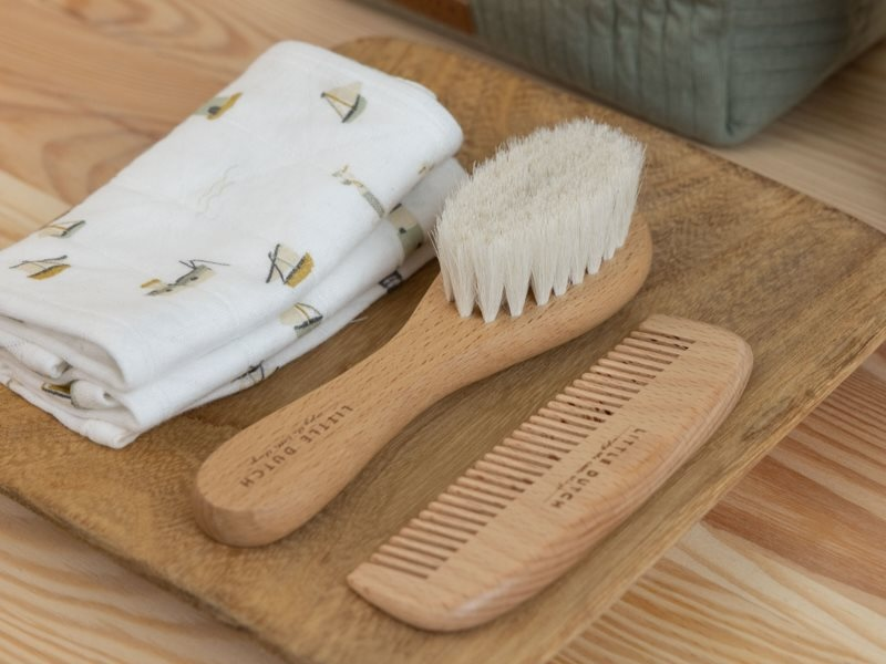 LITTLE DUTCH Dětský hřeben a kartáč dřevěný