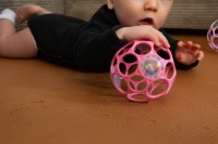 OBALL Hračka Oball RATTLE 10 cm 0m+