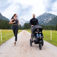 TFK Sport PRO - Konstrukce podvozku + hluboká korbaTFK Sport PRO anthracite + Autosedačka Britax Römer Baby-Safe Pro + Isofix Vario Base 5Z + TFK adaptér na autosedačku + pláštěnka Emitex na hlubokou korbu + moskytiéra Zopa